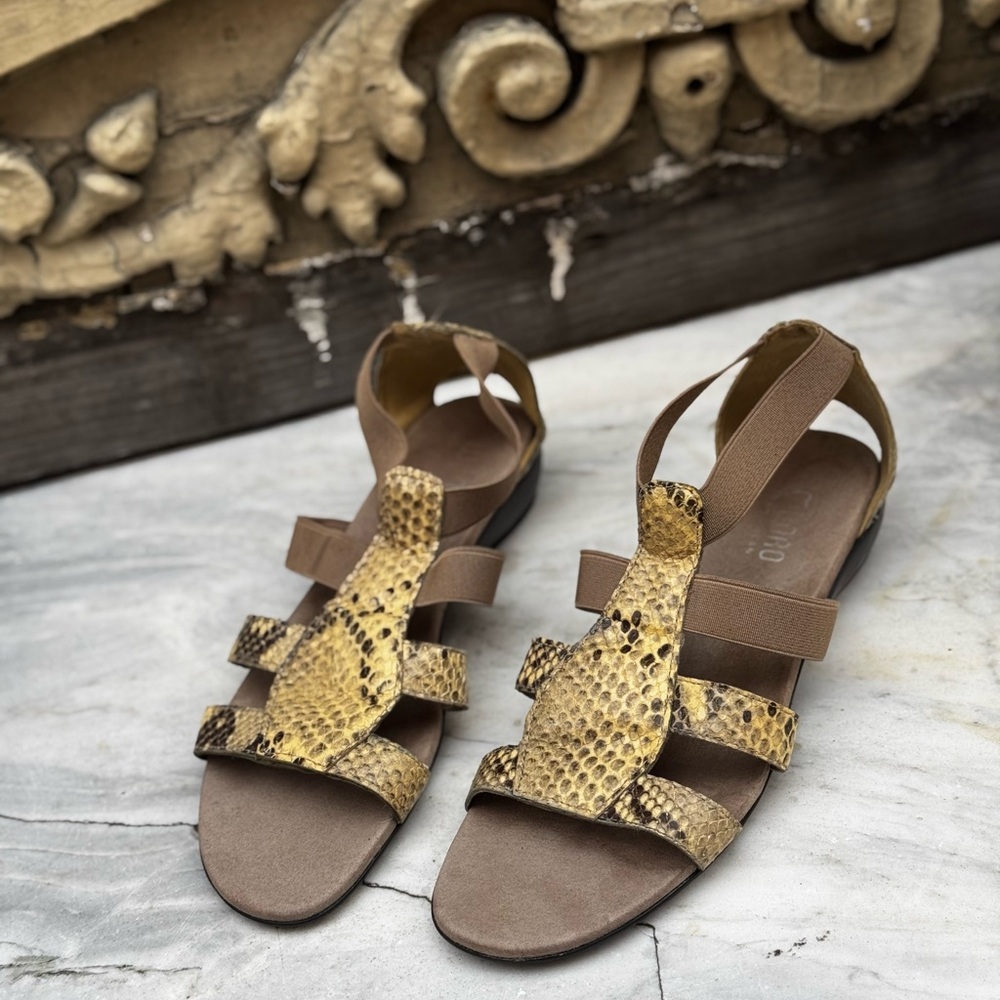 MUNRO size 9 SnakePrint Women's Sandals